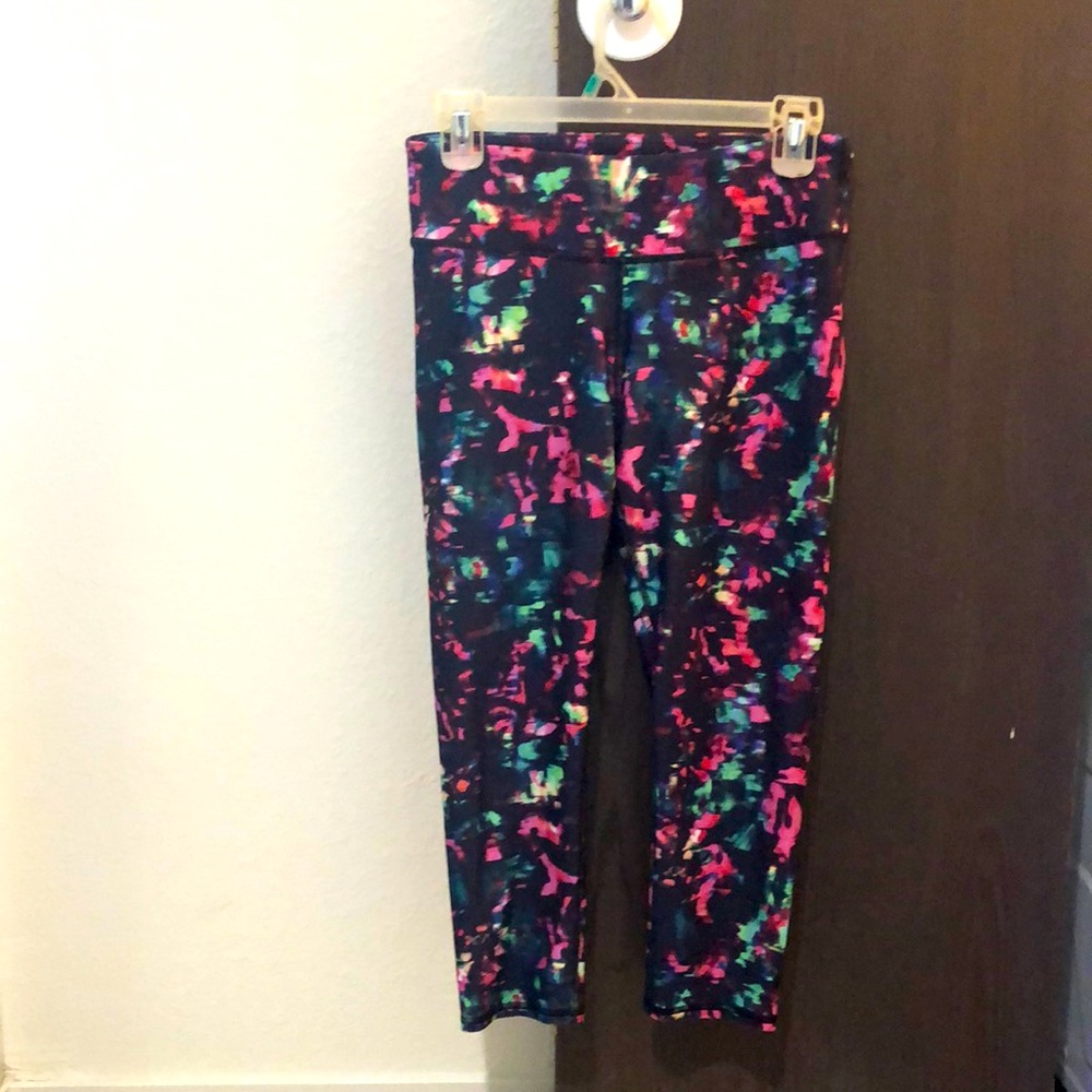 Fabletics abstract art capris